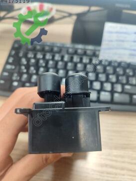 Hyundai i30 Cam Açma Düğmesi 93570-2L000 çıkma parça