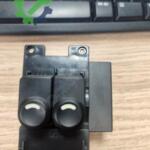 CAM AÇMA DÜĞMESİ I30 07-12 ÖN SOL ( DÖRTLÜ-16 PİM )