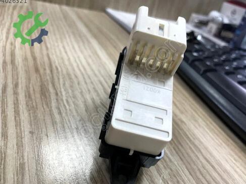 Mazda 6 Cam Açma Düğmesi GP9F-66-380 çıkma parça