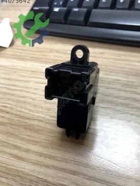 Nissan Micra Cam Açma Düğmesi 25411-AX010 çıkma parça