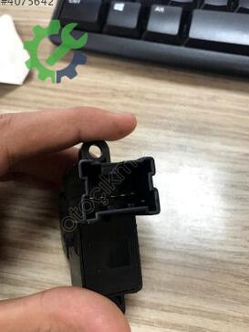 Nissan Micra Cam Açma Düğmesi 25411-AX010 çıkma parça