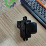 CAM AÇMA DÜĞMESİ NAVARA 07-13/QASHQAI 07-13/MICRA 02-09/NOTE 06-