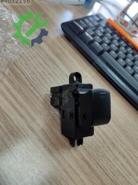 Nissan Navara Cam Açma Düğmesi 25411-EA03A çıkma parça