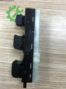 Nissan Navara Cam Açma Düğmesi 25401-4X00D çıkma parça