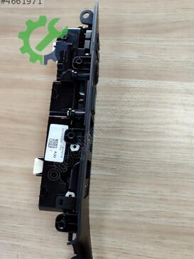 Hyundai Tucson Cam Açma Düğmesi 93570-D30414X çıkma parça