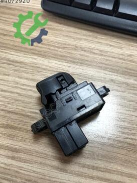 Nissan Qashqai Cam Açma Düğmesi 25411-1KL5A çıkma parça