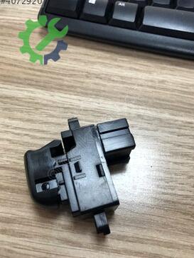 Nissan Qashqai Cam Açma Düğmesi 25411-1KL5A çıkma parça