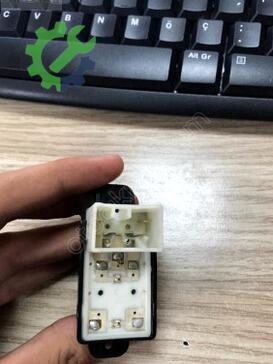 Kia Rio Cam Açma Düğmesi 93575-1W010 çıkma parça