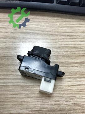 Kia Rio Cam Açma Düğmesi 93575-1W010 çıkma parça
