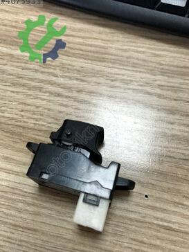 Kia Rio Cam Açma Düğmesi 93580-1W010 çıkma parça