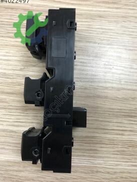 Kia Sportage Cam Açma Düğmesi 93570-3W400WK çıkma parça