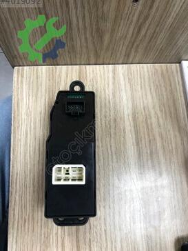 Hyundai Starex Cam Açma Düğmesi 93570-4A000 çıkma parça