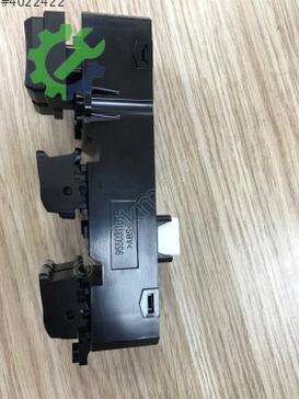 Hyundai Tucson Cam Açma Düğmesi 93570-D3041 çıkma parça