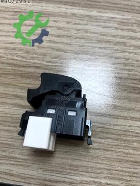 Toyota Yaris Cam Açma Düğmesi 84810-0D010 çıkma parça