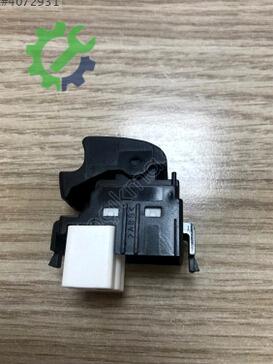 Toyota Yaris Cam Açma Düğmesi 84810-0D010 çıkma parça