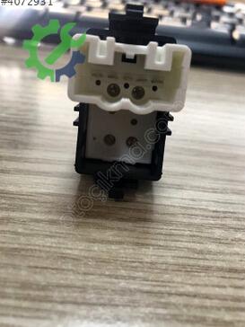 Toyota Yaris Cam Açma Düğmesi 84810-0D010 çıkma parça
