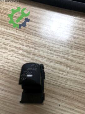 Hyundai Elantra Cam Düğmesi 93575-3X000 çıkma parça