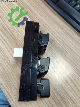 Kia Sorento Cam Düğmesi 93570-3E410 çıkma parça