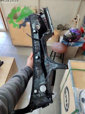 Honda Jazz Ön Cam Izgarası 74210-SAA-G00ZA çıkma parça
