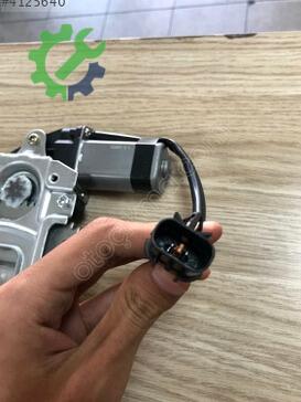 Mitsubishi L300 Sol Ön Cam Krikosu MB421449 çıkma parça