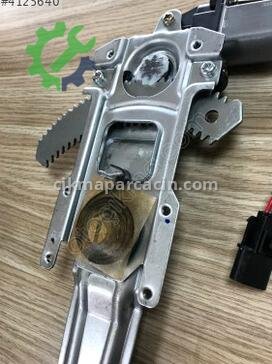 Mitsubishi L300 Sol Ön Cam Krikosu MB421449 çıkma parça