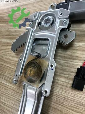 Mitsubishi L300 Sol Ön Cam Krikosu MB421449 çıkma parça