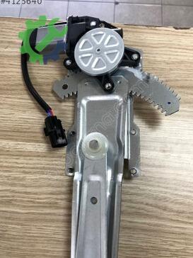 Mitsubishi L300 Sol Ön Cam Krikosu MB421449 çıkma parça