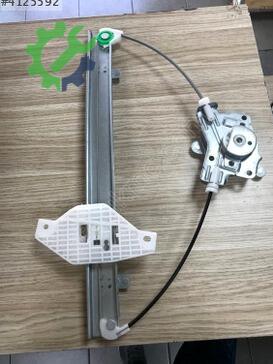 Hyundai Accent Sol Ön Cam Krikosu 82403-25010 çıkma parça