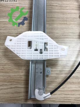 Hyundai Accent Sol Ön Cam Krikosu 82403-25010 çıkma parça