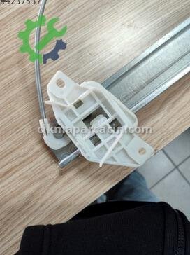Hyundai Accent Sol Ön Cam Krikosu 82403-22011 çıkma parça