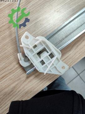 Hyundai Accent Sol Ön Cam Krikosu 82403-22011 çıkma parça