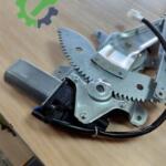 CAM KRİKOSU COROLLA AE111 98-02 ÖN SOL (ELEKTRİKLİ MOTORLU)