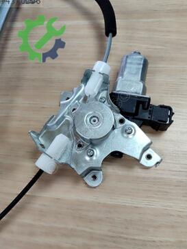Nissan Juke Sağ Ön Cam Krikosu 80720-1KA0A çıkma parça