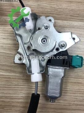 Nissan Juke Sol Ön Cam Krikosu 80721-1KA0A çıkma parça