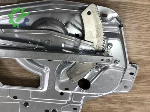 Hyundai Santa Fe Sol Ön Cam Krikosu 82405-26000 çıkma parça