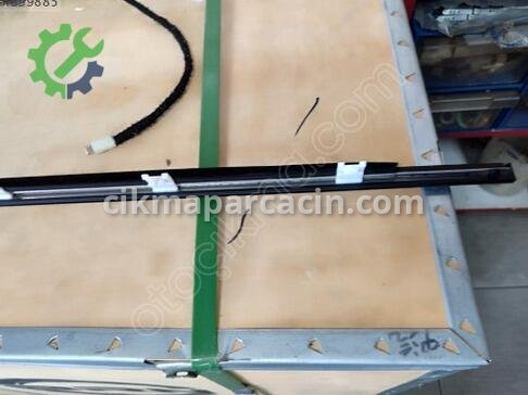 Hyundai Elantra Cam Sıyırıcı 82220-2D000 çıkma parça