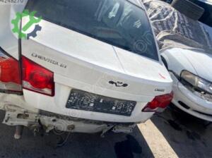 Chevrolet cruze arka başak kapağı çıkma