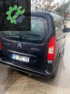 Citroen berlingo bagaj kapağı çıkma orjinal