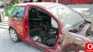 Citroen C2 sağ arka çamurluk kesme orjinal çıkma