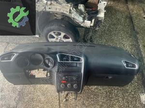 Citroen C4 göğüslük
