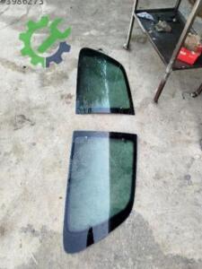 Citroen Saxo arka kelebek camı sol