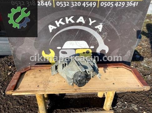 Renault Clio Sağ Ön Far çıkma parça