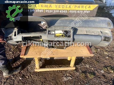 Renault Clio Torpido çıkma parça