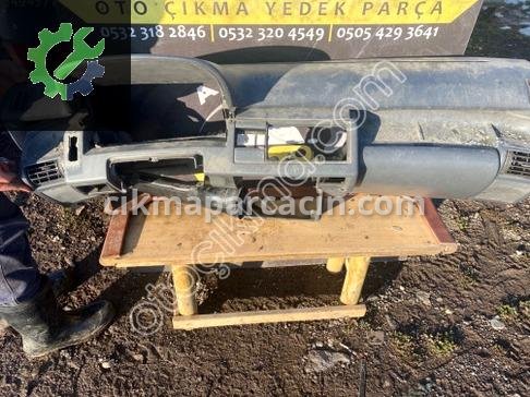 Renault Clio Torpido çıkma parça