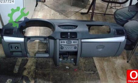 Renault Clio Torpido çıkma parça