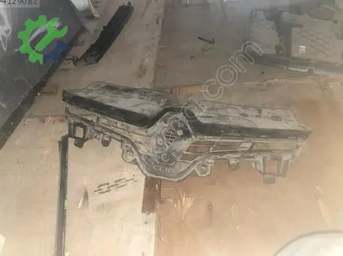 Renault Clio Ön Panjur çıkma parça
