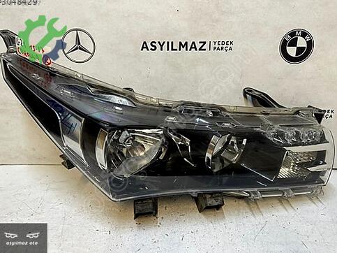 Toyota Corolla Sağ Ön Far çıkma parça