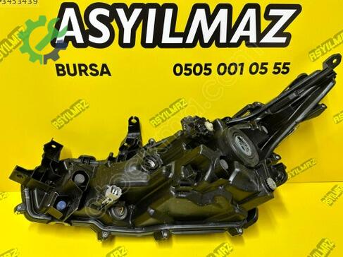 Toyota Corolla Sağ Ön Far 8113002T31 çıkma parça