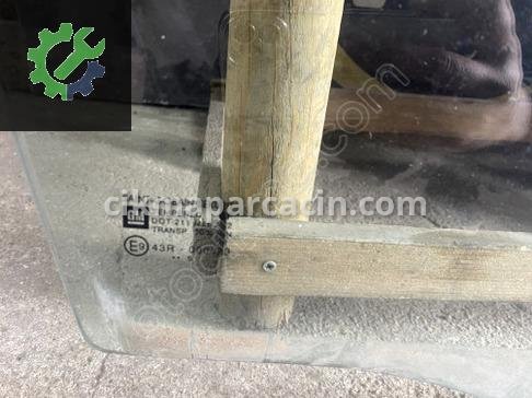 Opel Corsa Kapı Camları çıkma parça