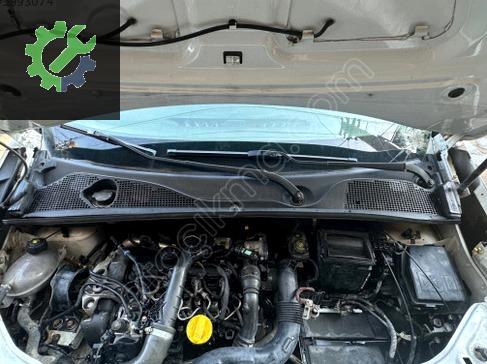 Dacia Dokker Ön Cam Izgarası çıkma parça